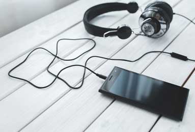 意甲知名媒体人：米兰俱乐部找合适的后卫不容易，到现在为止还在观望