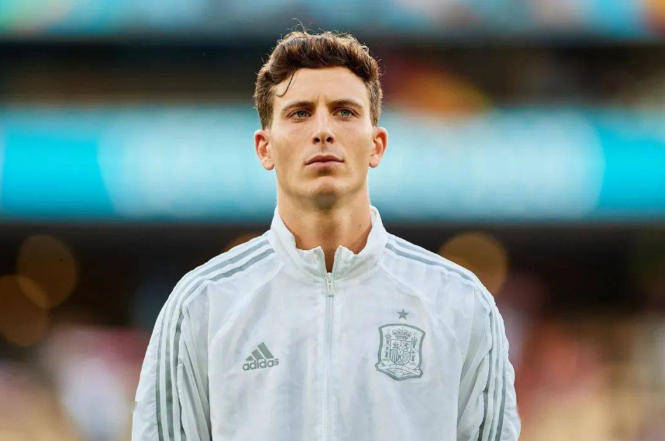 防线补强锁定目标！巴萨紧盯维拉后卫保·托雷斯，球员愿听报价盼重返西甲